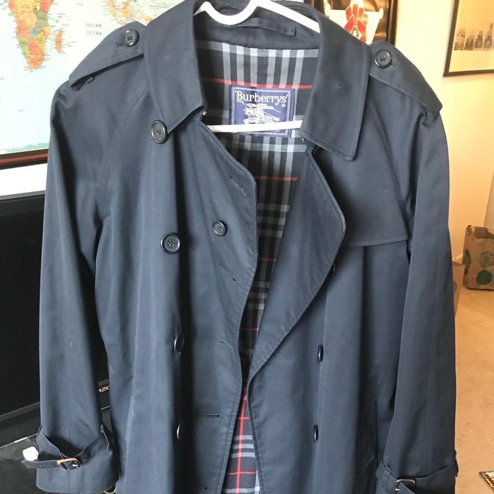 Burberry’s Navy Trench Coat absolutely stunning